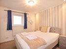 1V7A9838 - Master bedroom with feature wall in Edinburgh family holiday let