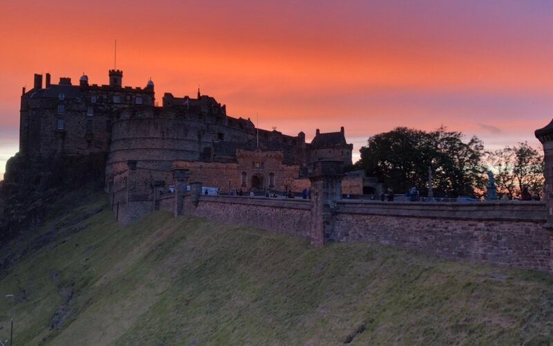 IMG_0585 - Glorious sunset over Edinburgh Castle. Picture taken from the front door of the apartment. IMG_0585 - Glorious sunset over Edinburgh Castle. Picture taken from the front door of the apartment.
