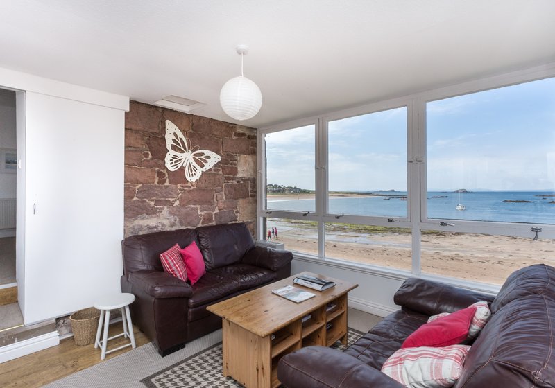 Stunning 4 bedroom seaside vacation rental - Located right on the seafront in North Berwick Stunning 4 bedroom seaside vacation rental - Located right on the seafront in North Berwick