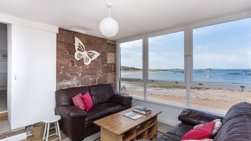 Stunning 4 bedroom seaside  vacation rental - Located right on the seafront in North Berwick