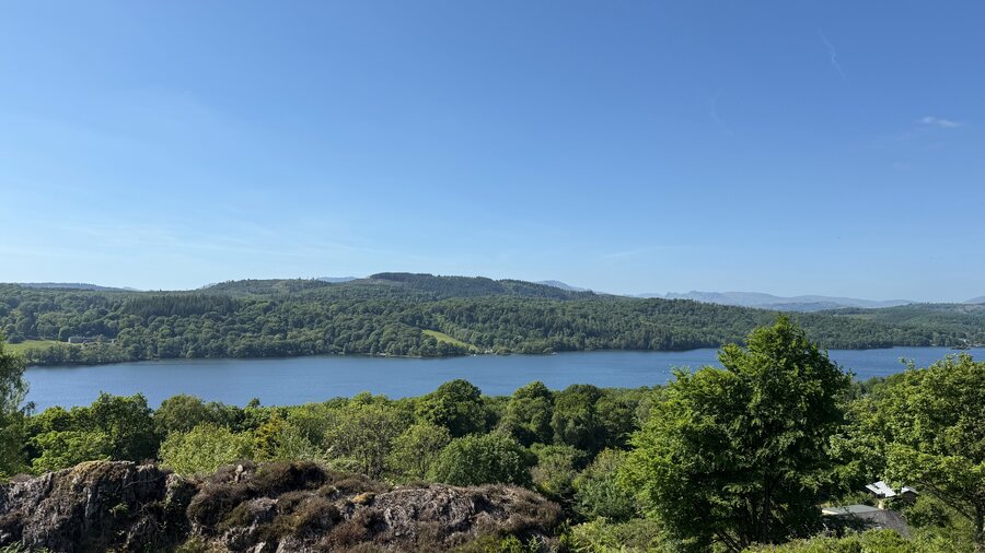 Stunning lake views from the garden at the apartments near Windermere - Lake and fell views from the shared back garden, extensive area to enjoy with benches to rest awhile and enjoy the stunning views (© Windermere Stays) Stunning lake views from the garden at the apartments near Windermere - Lake and fell views from the shared back garden, extensive area to enjoy with benches to rest awhile and enjoy the stunning views (© Windermere Stays)