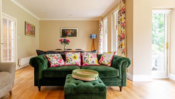 Inviting Living & Dining Rooms in Cramond - Stylish and welcoming, the living area blends comfort with vibrant touches for a homely feel