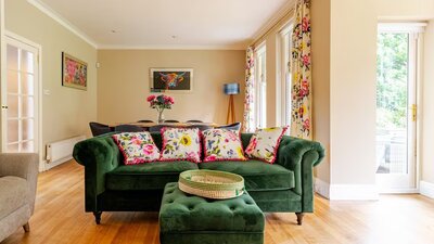 Inviting Living & Dining Rooms in Cramond - Stylish and welcoming, the living area blends comfort with vibrant touches for a homely feel