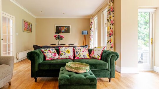 Inviting Living & Dining Rooms in Cramond - Stylish and welcoming, the living area blends comfort with vibrant touches for a homely feel