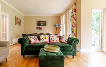 Inviting Living & Dining Rooms in Cramond - Stylish and welcoming, the living area blends comfort with vibrant touches for a homely feel
