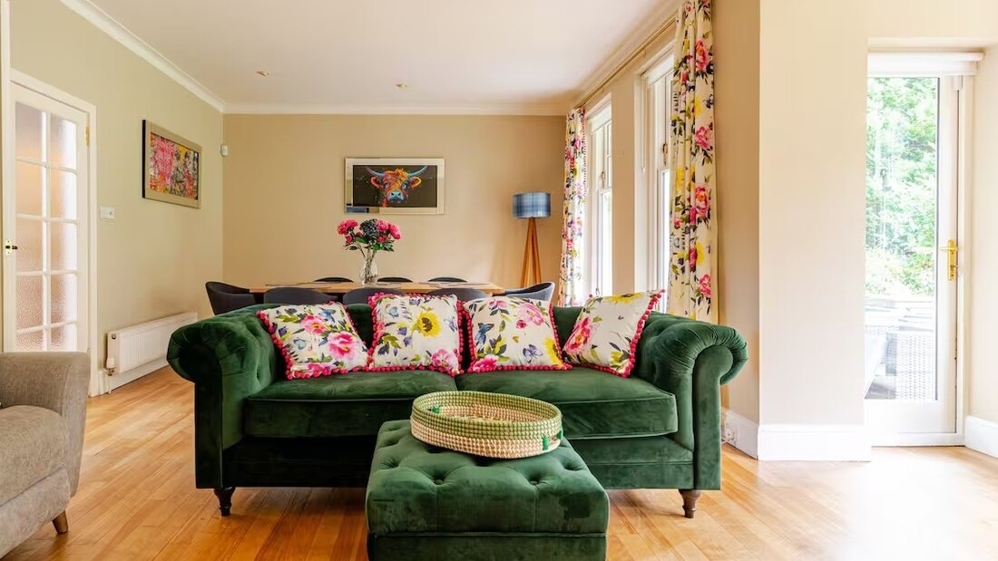 Inviting Living & Dining Rooms in Cramond - Stylish and welcoming, the living area blends comfort with vibrant touches for a homely feel Inviting Living & Dining Rooms in Cramond - Stylish and welcoming, the living area blends comfort with vibrant touches for a homely feel