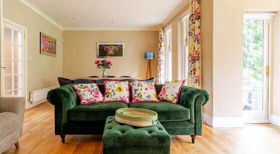 Inviting Living & Dining Rooms in Cramond - Stylish and welcoming, the living area blends comfort with vibrant touches for a homely feel