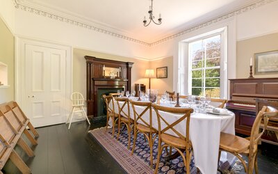 Dining Room in a Holiday Let in Scotland - Bright and spacious dining room, offering elegant seating and dining facilities surrounded by natural light