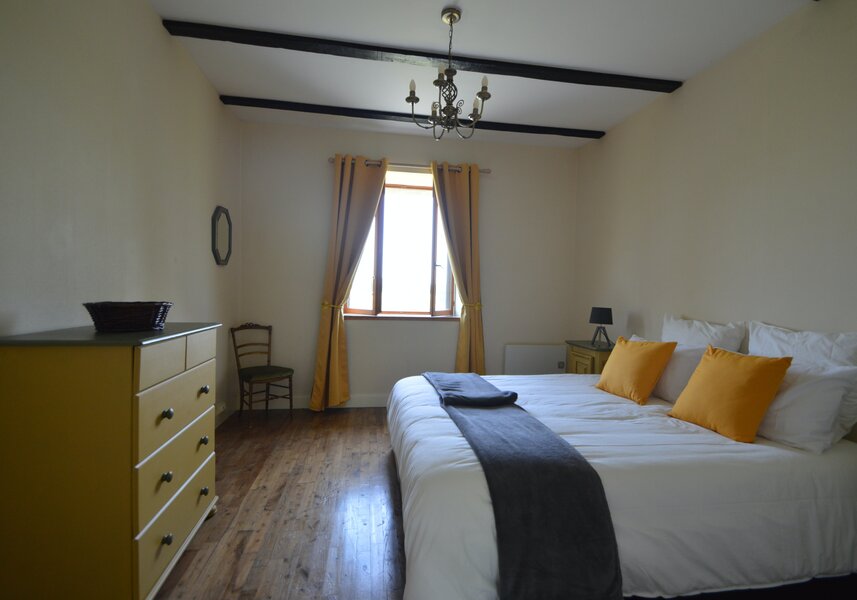 Deuxième chambre, pièce lumineuse et lumineuse