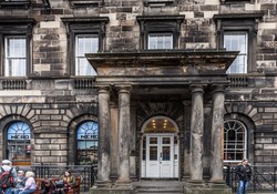 1 Parliament Sq building entrance