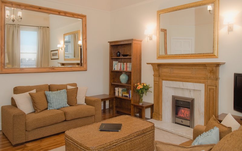 Lynedoch Place 1 - Family living room with decorative fireplace in Edinburgh holiday let
