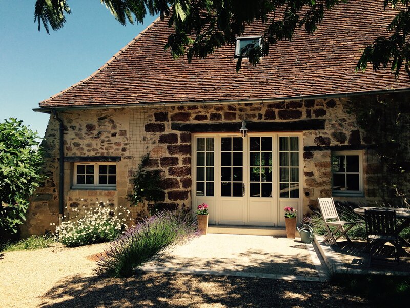 Beautiful self catering cottage with pool in Dordogne, France
