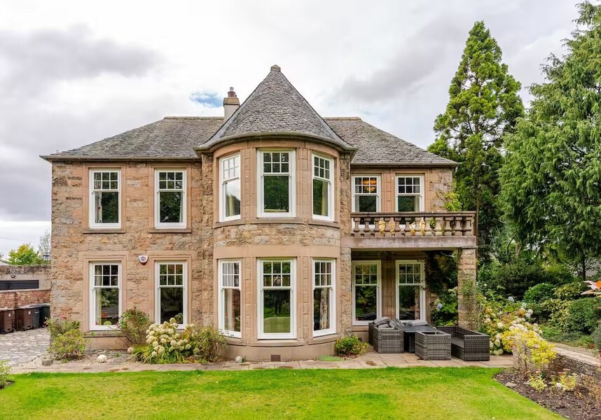 Amulree Townhouse Welcomes You