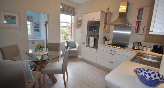 Links Corner, stunning 2 bedroom holiday apartment in Gullane - Kitchen diner (© Coast Properties)