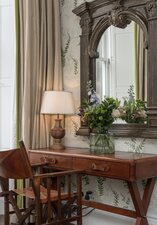 Vintage Dressing Table in a Corporate Let
