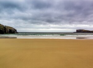 Stroll along Mossyard Beach (© craig-mclachlan-unsplash)