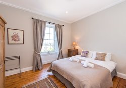 Bright and Spacious Bedroom in Edinburgh
