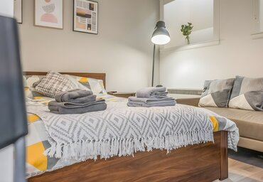 The Bristo Residence - King size bed in Edinburgh self-catering studio apartment.