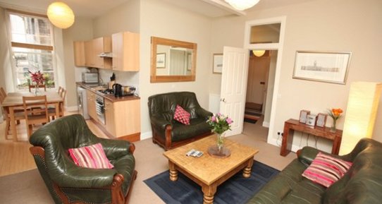 Picture of Niddry Street South 1, Old Town, 130 metres from Royal Mile, Lothian, Scotland - lounge/kitchen area Picture of Niddry Street South 1, Old Town, 130 metres from Royal Mile, Lothian, Scotland - lounge/kitchen area