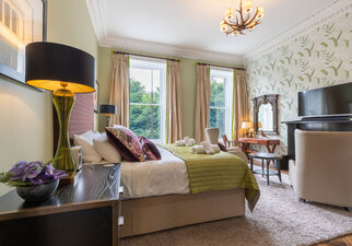 Luxurious Master Bedroom for a Business Trip