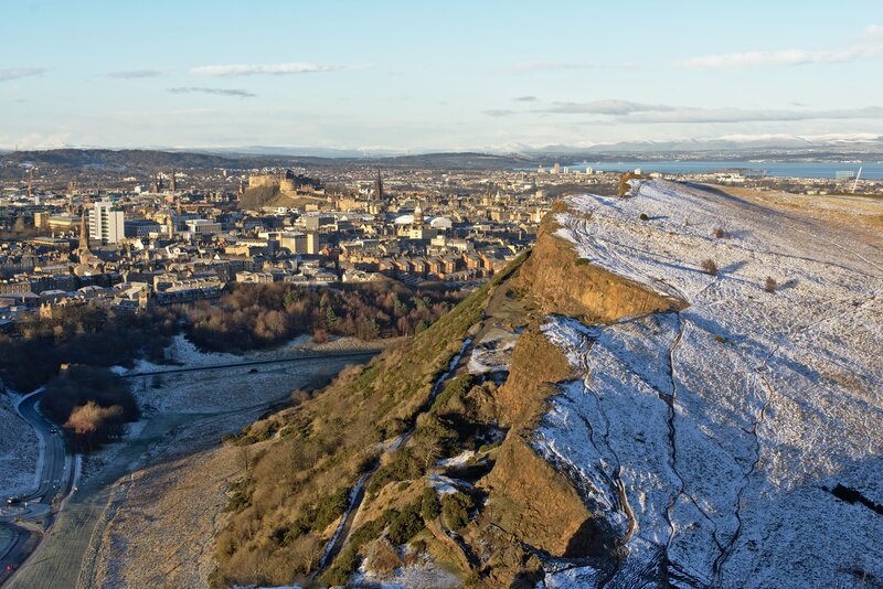 Edinburgh viewed from Arthur's Seat (© Magnus Hagdorn on Wikipedia)