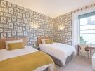 East Cliff - bedroom - Large bedroom with two double beds at North Berwick holiday let