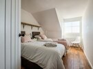 Double bedroom - Seaview Loft - Bright double bedroom in Dunbar holiday let