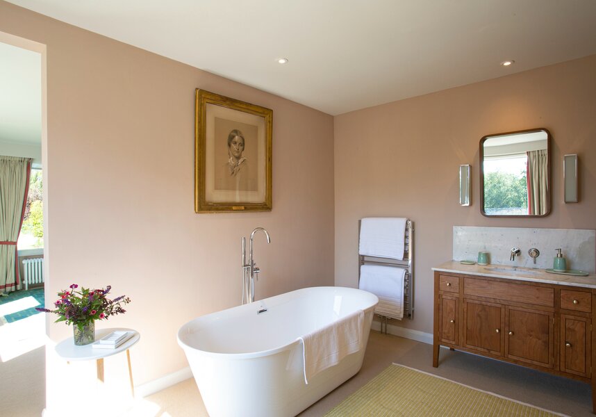 Classic bathroom with free standing bath tub