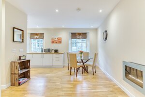 Gloucester Lane 5 - Modern and bright open plan dining / kitchen area in New Town Edinburgh apartment.