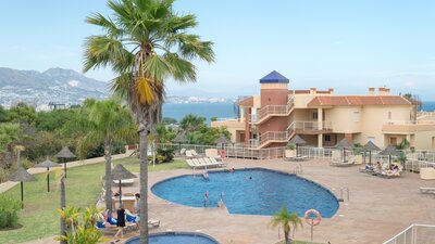 Community Swimming Pool - You have access to two swimming pools, sun-loungers and sun shade.