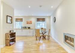 Gloucester Lane 5
