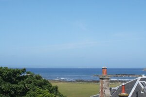 Centrally located 3 bedroom holiday apartment - Views over the golf course to the sea (© Coast Properties)